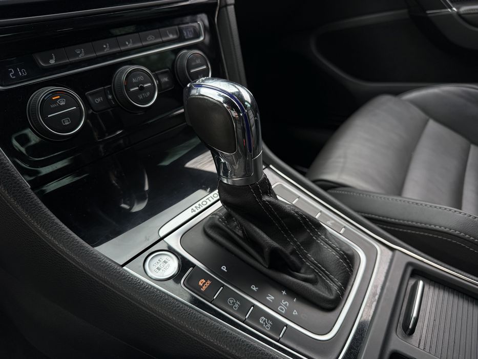 Volkswagen Golf VII 2.0TSI R 300Cv