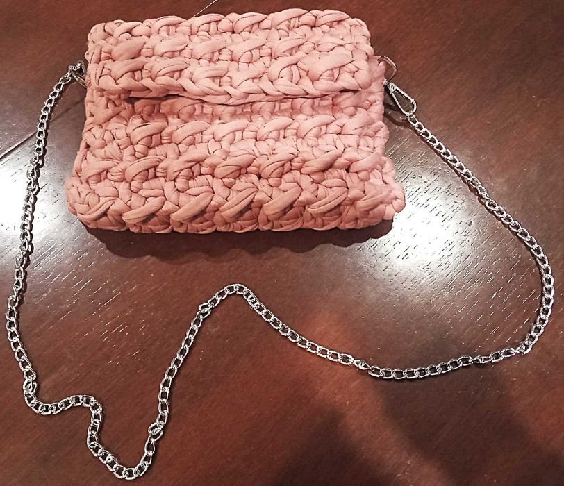 Mala de trapilho feita à mão