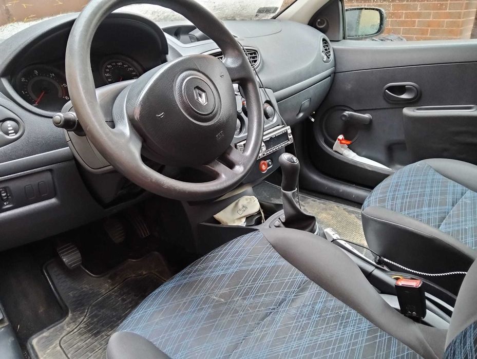 Renault Clio 2008 VAN 1.5 dci – USZKODZONE – NA CZĘŚCI / DO NAPRAWY