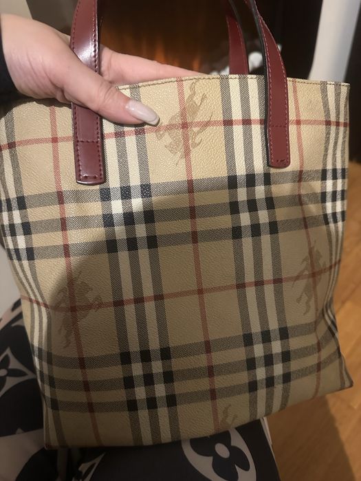 Mala Burberry modelo Antigo