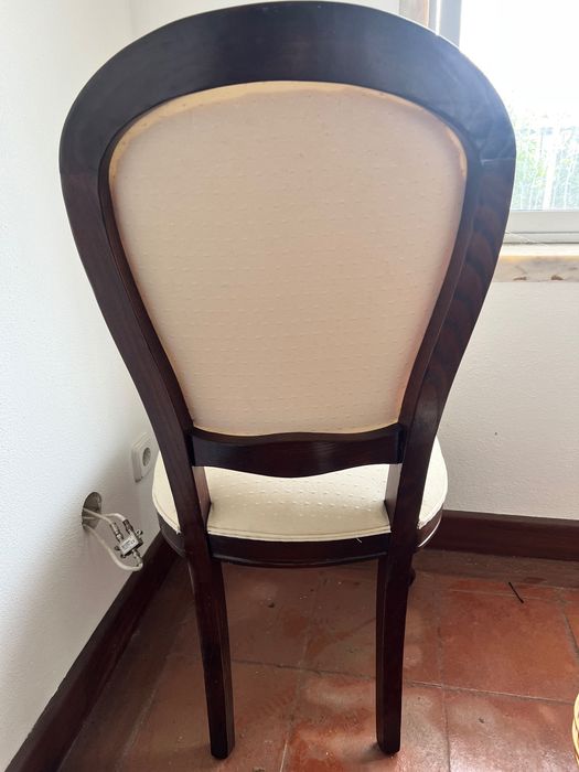 Modelo intemporal. Conjunto de 6 cadeiras em bom estado.