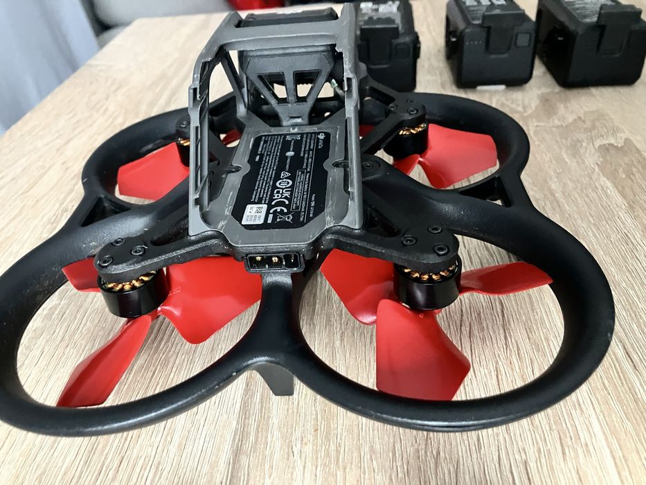 Dron DJI Avata + 3 baterie hub i Motion Controler2