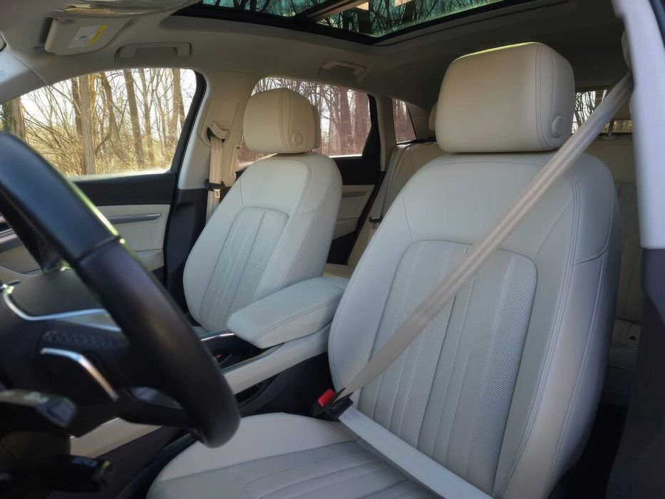 Audi Q8 e-tron quattro Premium Plus      2024