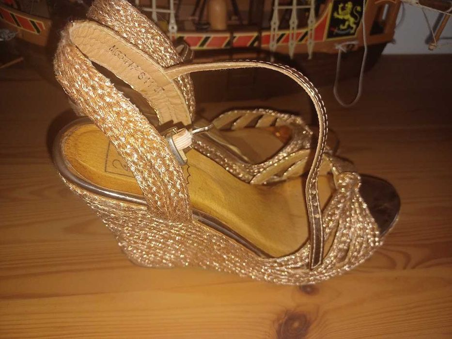 Sandálias de cunha da Schutz