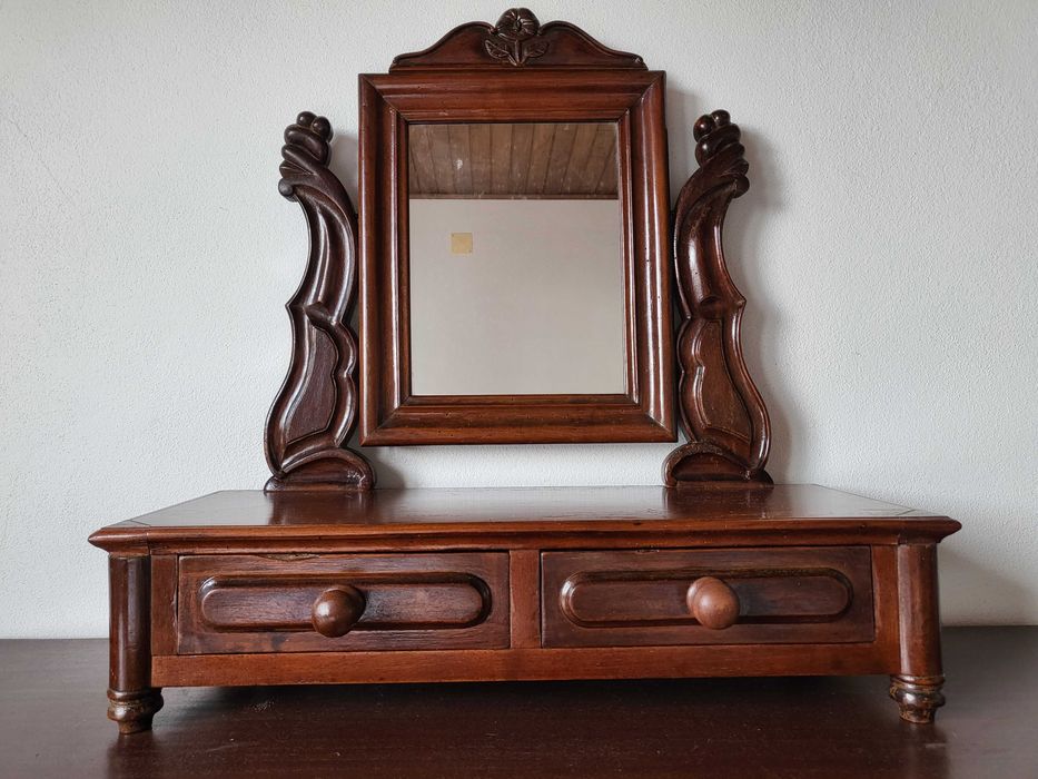 Cómoda e Toucador antigos de madeira