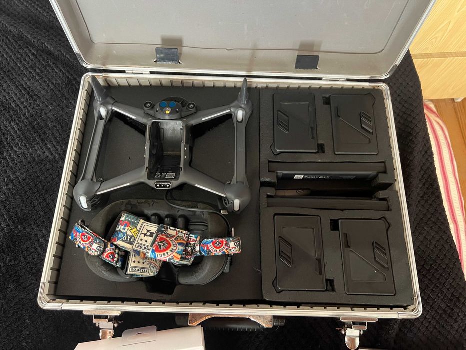 DJI DPV + 2 flymore kits + maleta rígida, 2 comandos e outros extras.