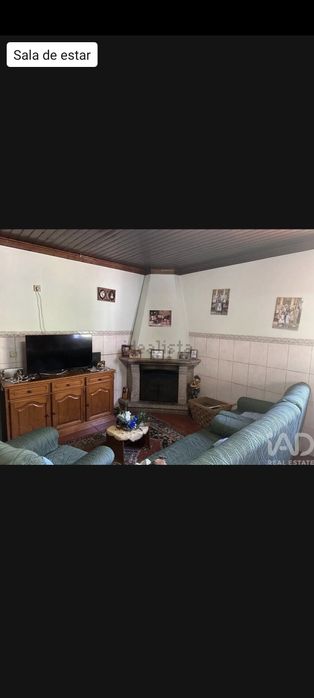 Vende-se Moradia  situada em Aldeia.