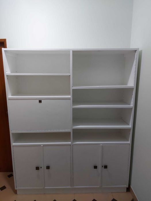 Mòvel / Estante na COR BRANCO