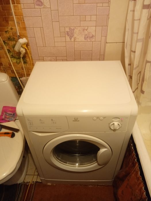 Пральна машинка INDESIT
