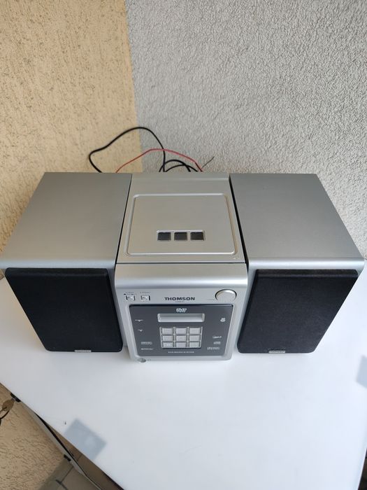 Wieża THOMSON CS900VD 2 x 15 W 8 ohm