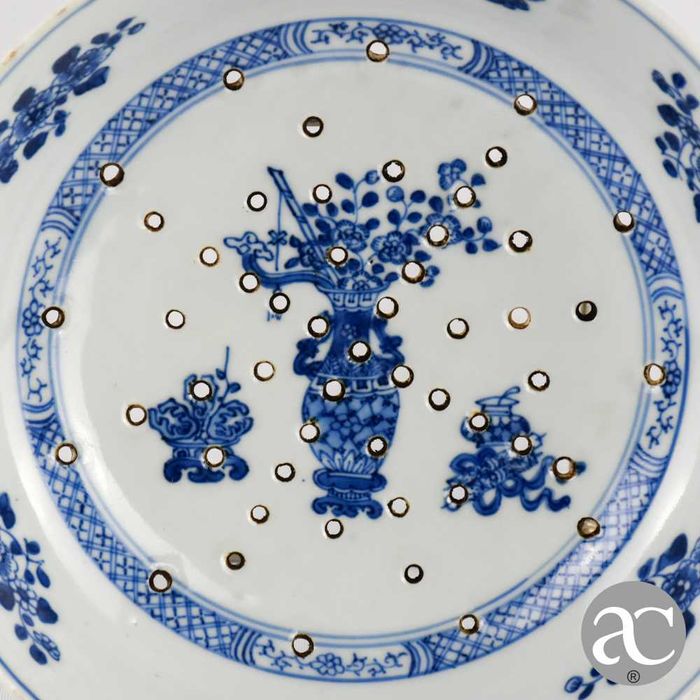 Taça / Escorredor frutas porcelana China, Período Qianlong, séc. XVIII