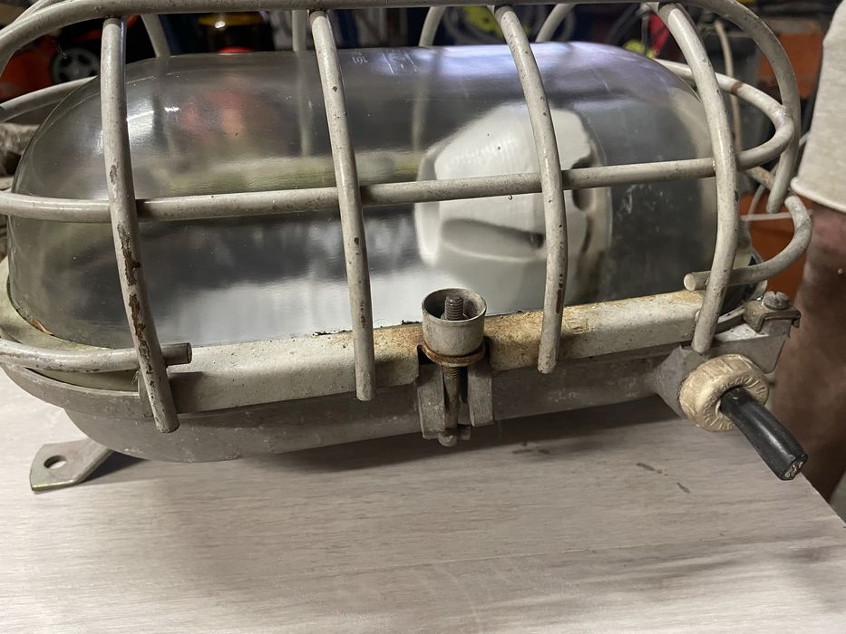 Lampa z schronu niemieckiego