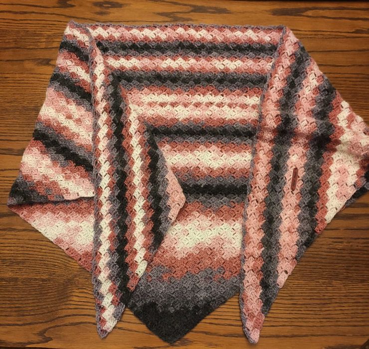 Ciepła chusta zrobiona na szydełku 20% wełny