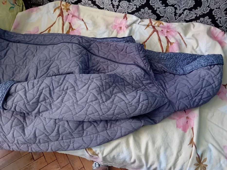 Продам куртка чорна  демисезонна