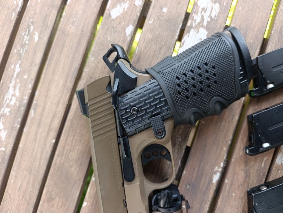 Action army 1911 full metal airsoftreplica da 1911 full. Metal com cano com rosca(para silenciador)