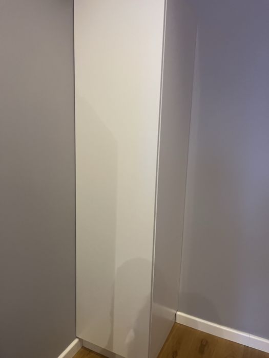 Szafa na ubrania z wieszakiem