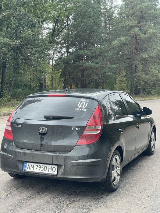 Хюндай і 30 автомобіль