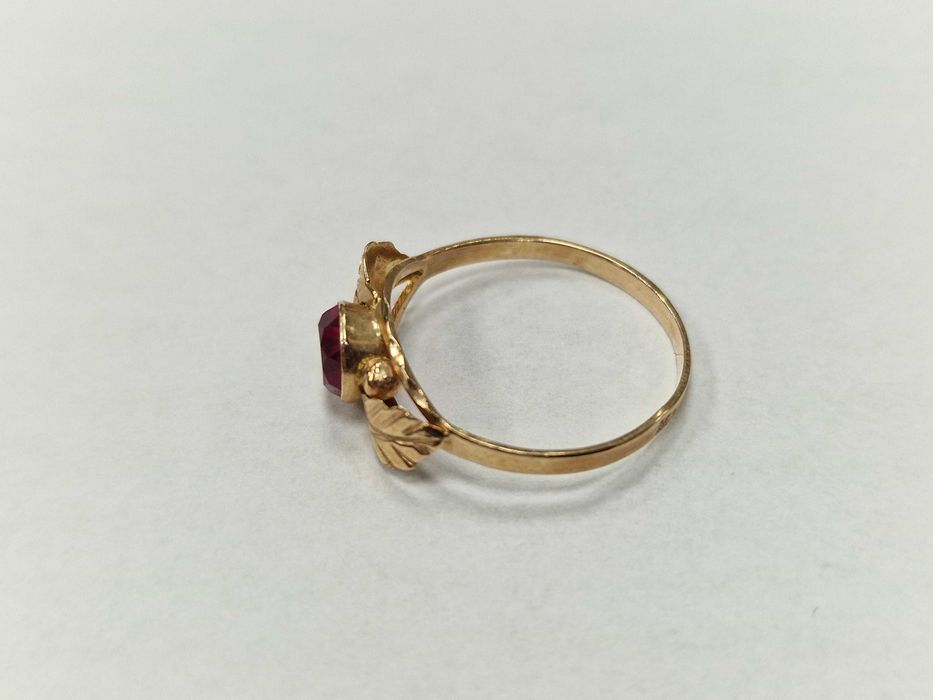 Złoty pierścionek/ 585/ 1.75 gram/ R19.5/ Korund/ Polska 1986-96