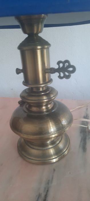 Par de candeeiros originais, de latão fosco