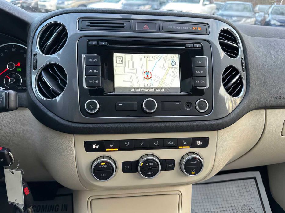 Volkswagen Tiguan SE 4Motion      2013