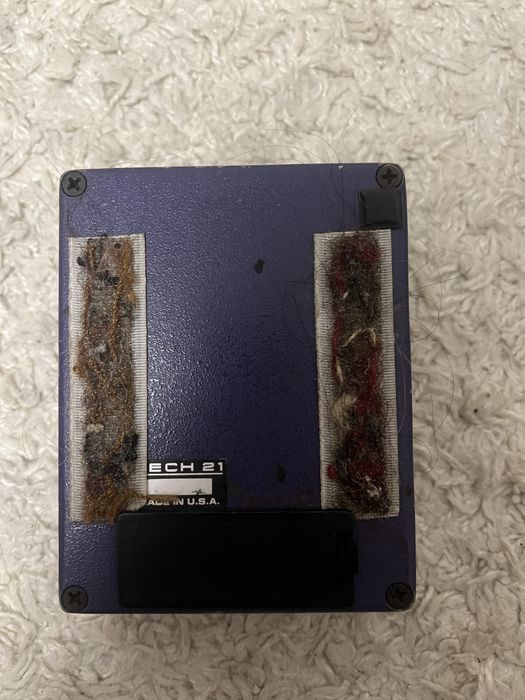 Tech21 British і Tech21 Boost D.L.A