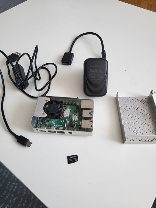 Raspberry Pi 4 4GB – zestaw, gotowy do pracy. Obudowa i zasilacz  w zestawie