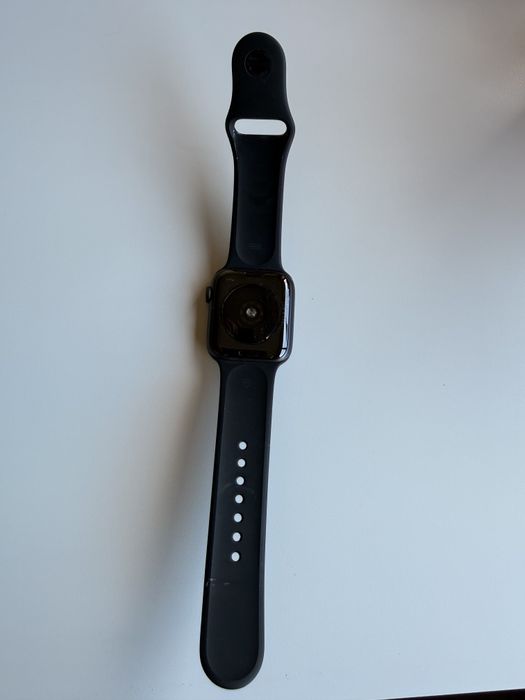 Apple watch SE de 2021 em bom estado geral.