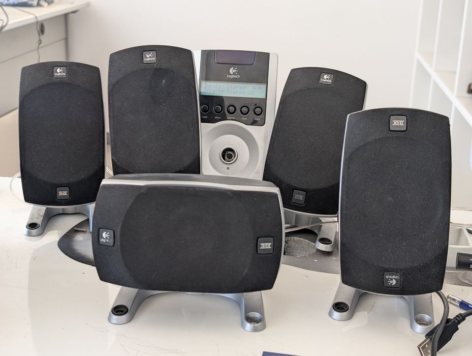 Logitech Z-5500 e Placa de som externa Creative Sound Blaster X-Fi d 5