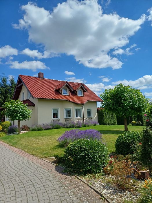 Sprzedam atrakcyjny dom z ogrodem Raszów