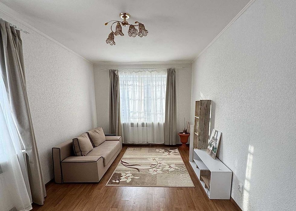 Продам 2-кімнатну квартиру на Самійла Кішки 5а