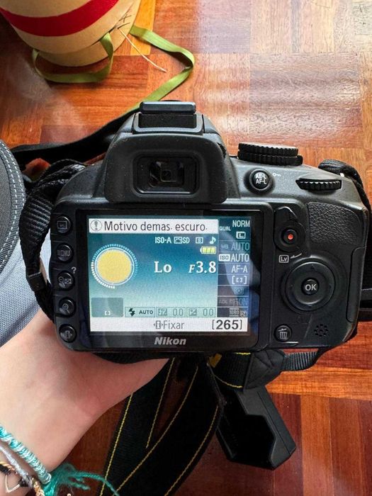 Máquina fotográfica Nikon D3100