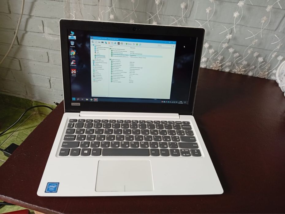 Продам ноутбук lenovo  повністю робочий батарея тримає добре )