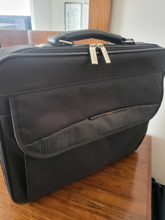 Vendo mala para laptop marca Toshiba