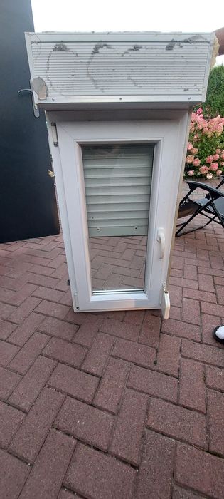 Okno z roletą białe 53x100