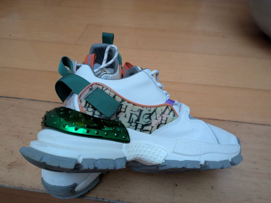 Sapatilhas EXÉ como novas.....,..................................