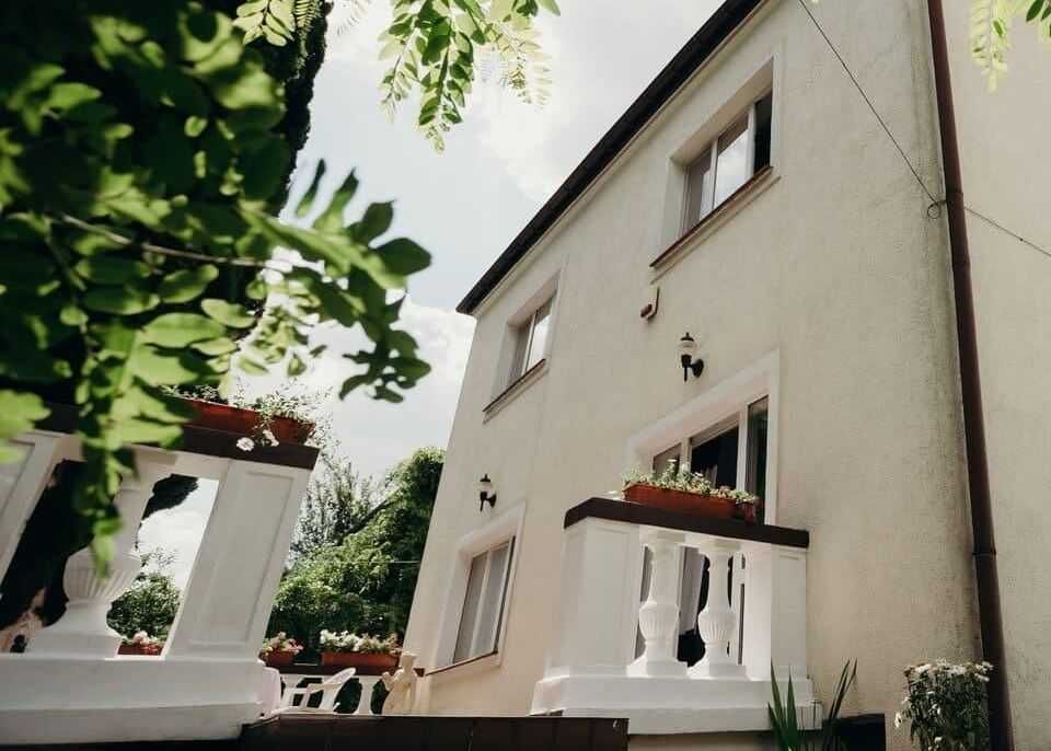 Проживання у Варшаві. Дешево. Різні райони Хостел. Дзвоніть