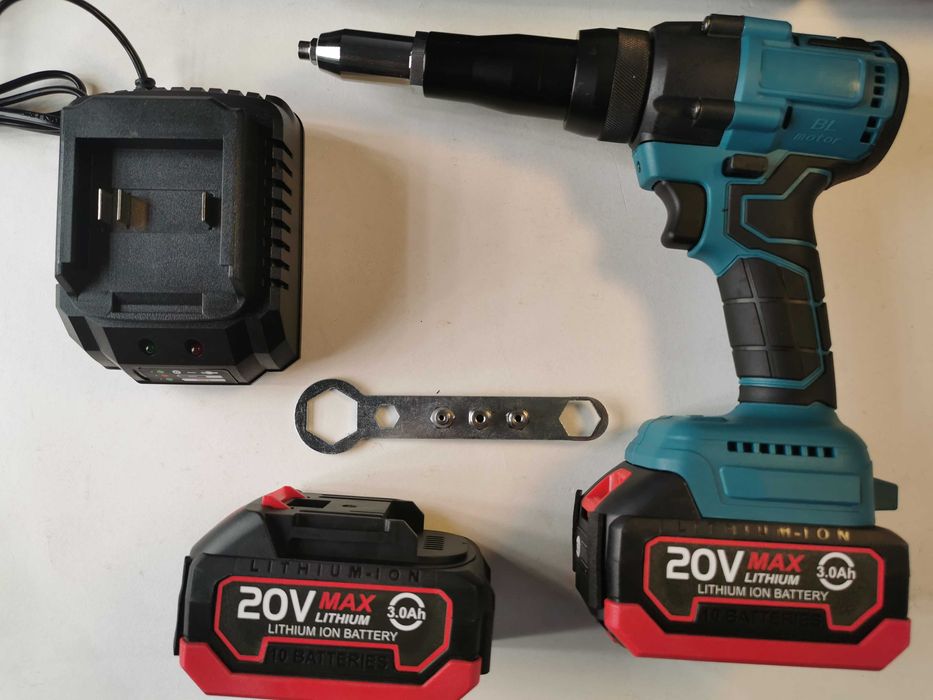 Аккумуляторный заклепочник WOSAI 2014 2 аккумулятора 3 ач  дека Makita