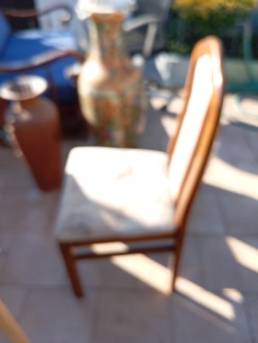 4 cadeiras estofadas