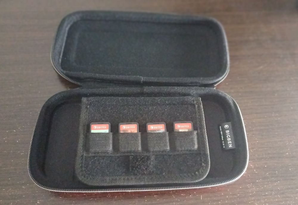 Nitendo Switch Lite com mala e proteção de vidro COMO NOVA!