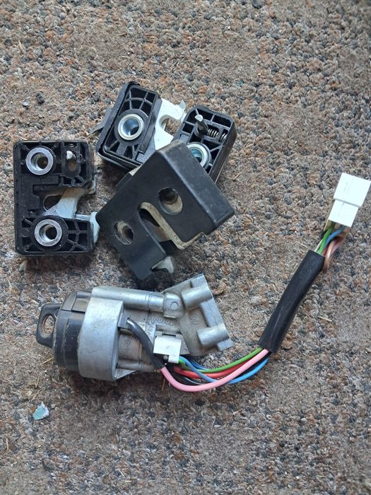 Продам замок дверей ваз 2110-2115