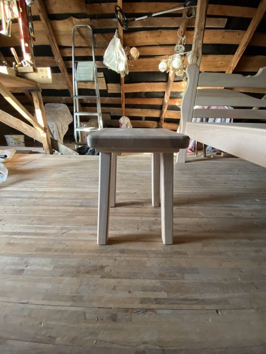 Табуретки деревʼяні