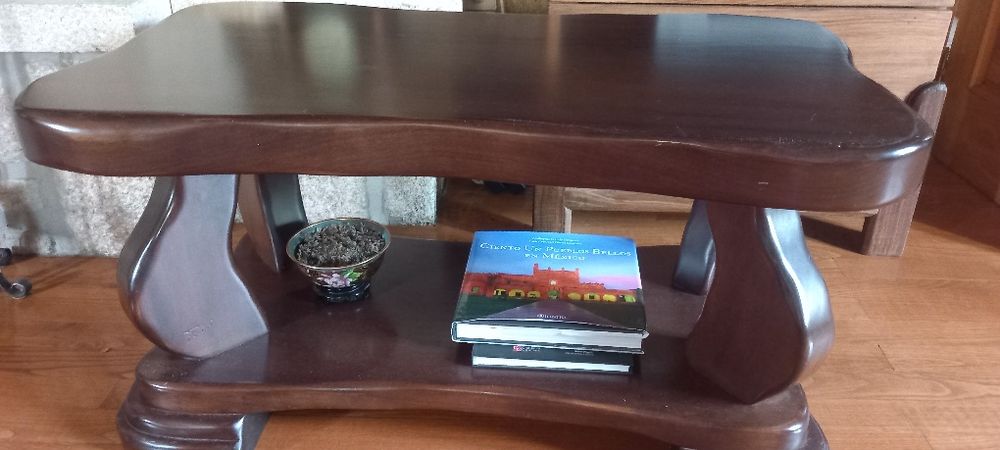 Mesa de madeira maciça