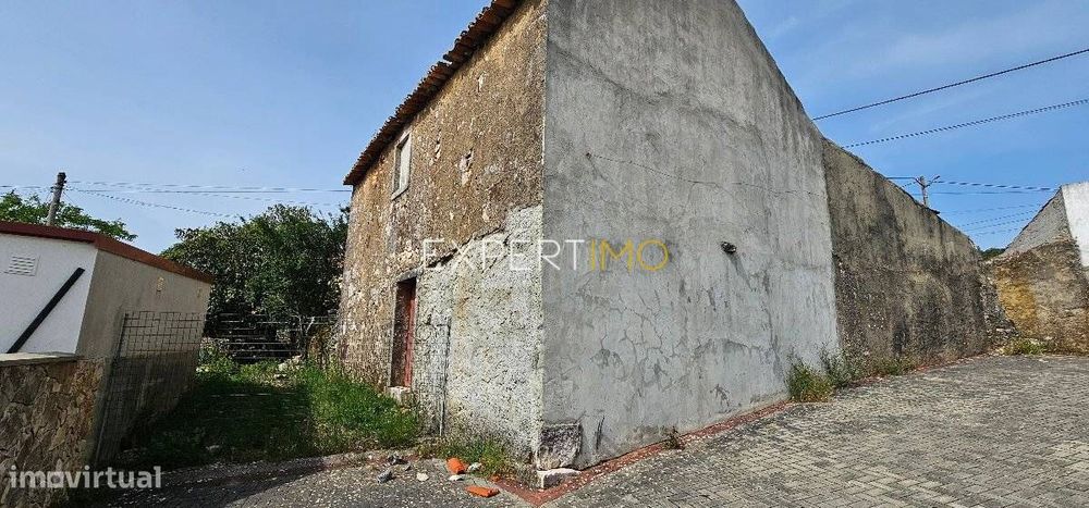 Casa em pedra para restaurar no concelho de Pombal