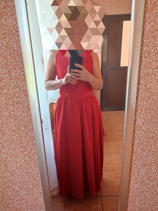 Czerwona długa sukienka