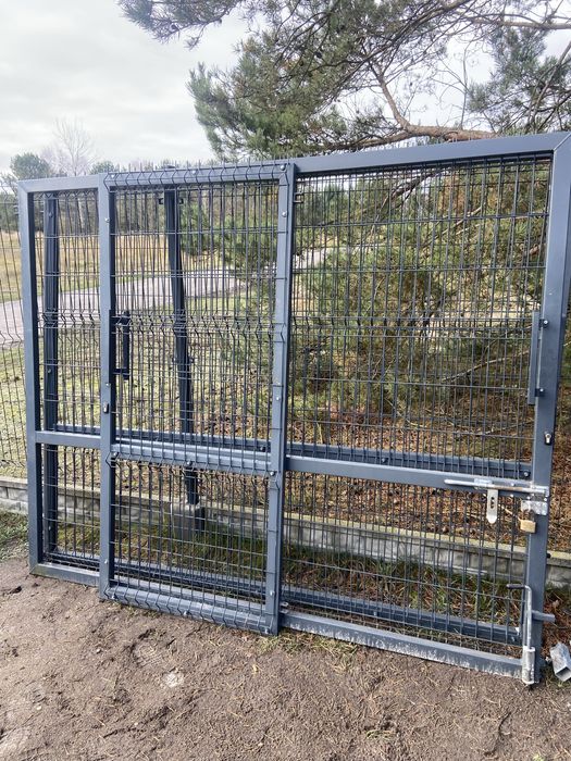 Brama ogrodzeniowa z furtką - duża