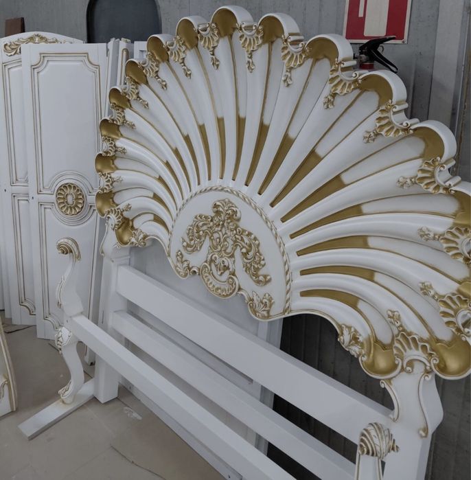 Quarto Rei vintage dourado