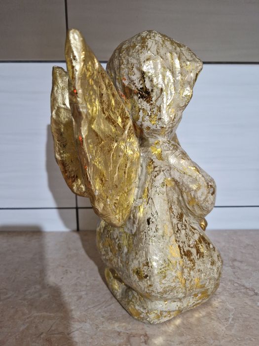 Złoty aniołek figurka duża wysokość ok. 30 cm