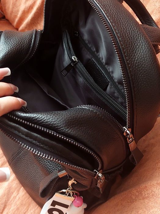 Сумка-рюкзак из натуральной кожи + Брелок