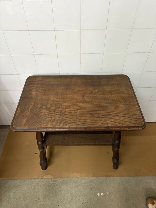 Mesa antiga pequena