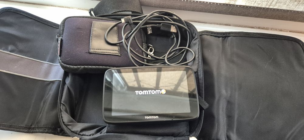Tom Tom GO 520 GPS-навігатор | Wi-Fi | Bluetooth  Затори  Камери